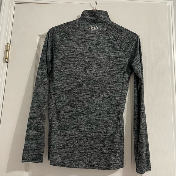 Under Armour Heatgear  Activewear Longsleeves Gray Black Top Size Small NWOT - Picture 3 of 6